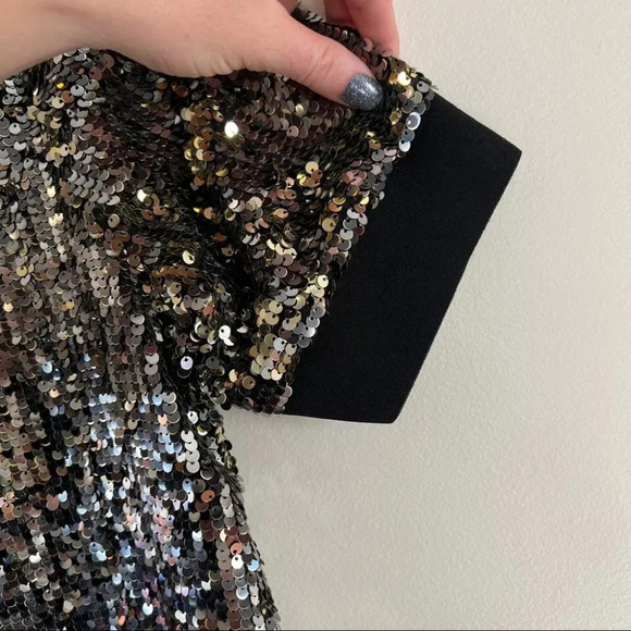 NWT Alice + Olivia Danica Sequin V Back Top - Picture 9 of 13